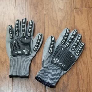 NEW! Refrigiwear Gray and Black Protective Gloves Sz Large NWT